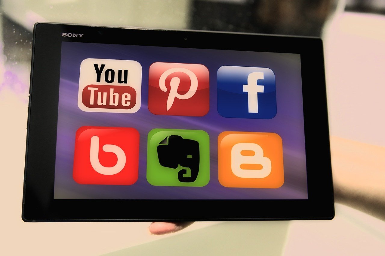 Google Ads vs TikTok Ads: Which is Better for You in 2025?